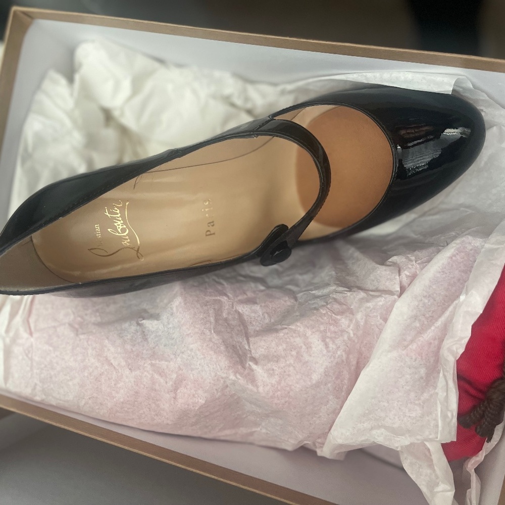 Christian Louboutin size 37.5